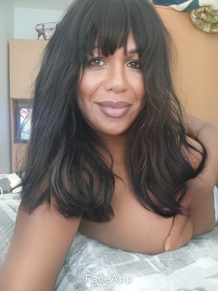 Trans fiestera dominante completa besucona