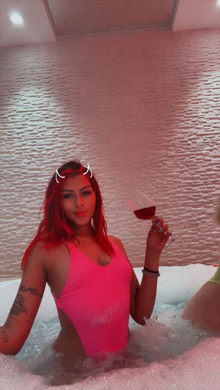 FIESTERA CON DELICIOSO COÑITO DESEANDO TU POLLON