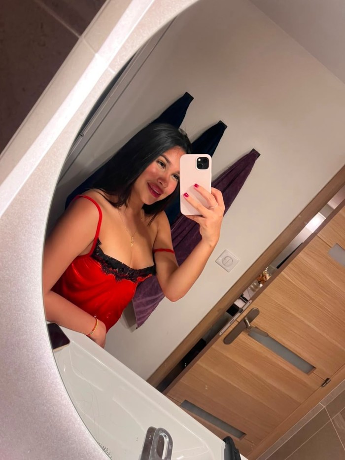 NAHOMI JOVENCITA PASIONAL EN GRANADA