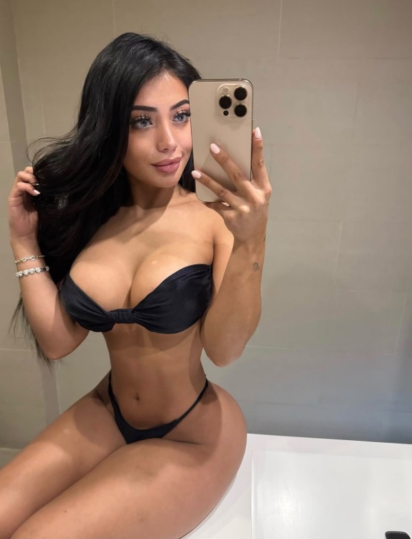 CAMILA CHICA MUY COMPLETA LLAMAME