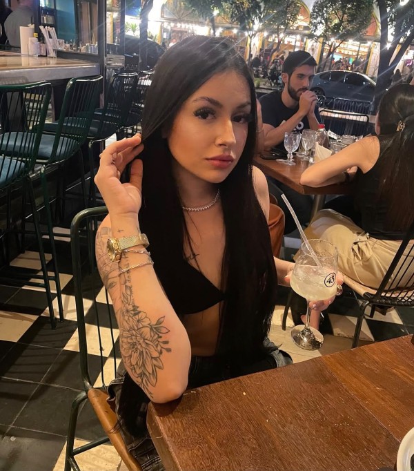NOVEDAD ,latina fiestera y sexy