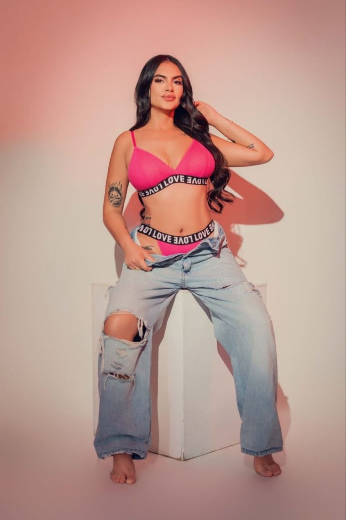 KIMBERLY NALGONA FIESTERA , LUJO Y PLACER !
