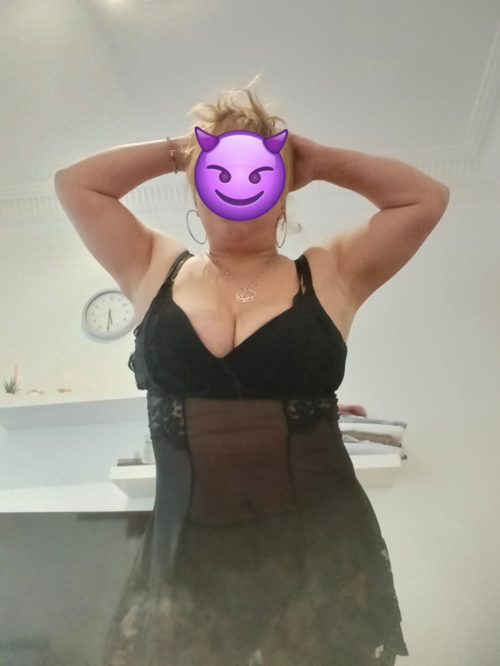 SENSUAL COMPLACIENTE PROVOCATIVA DESEOSA DE SEXO