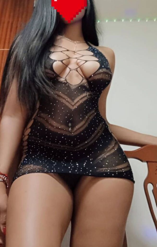ARDIENTE COLOMBIANA CON GANAS DE MAMARTELA A PELO