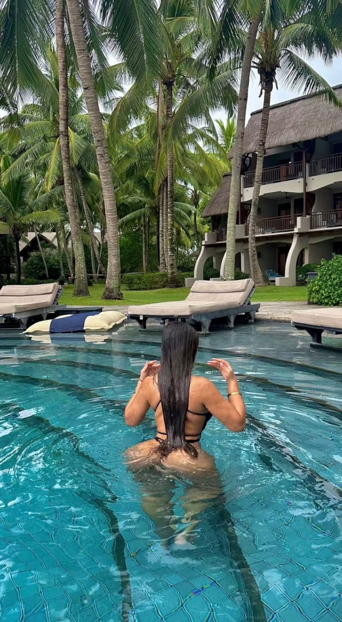 MUJER EXQUISITA COMPLACIENTE A TUS CAPRICHOS