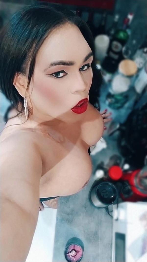 LAVINIA CHICA TRANS EN ( PALAFOLLS )