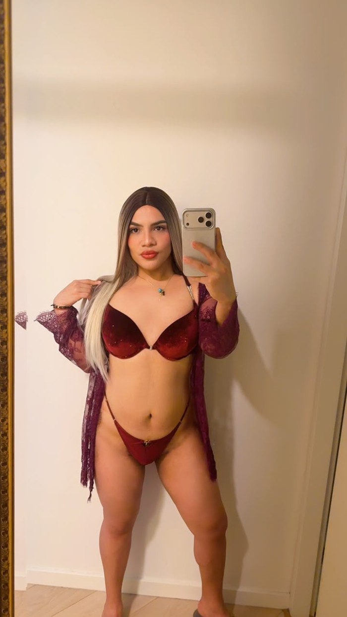 ALESSIA TRANS CACHONDA 658741235