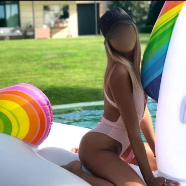 IMPLICADA LUJURIOSA ARDIENTE DESEOSA DE PLACER