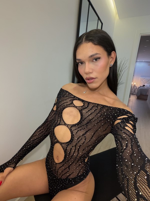 CHICA TRANS FIESTERA VERSATIL MORBOSA COMPLACIENTE