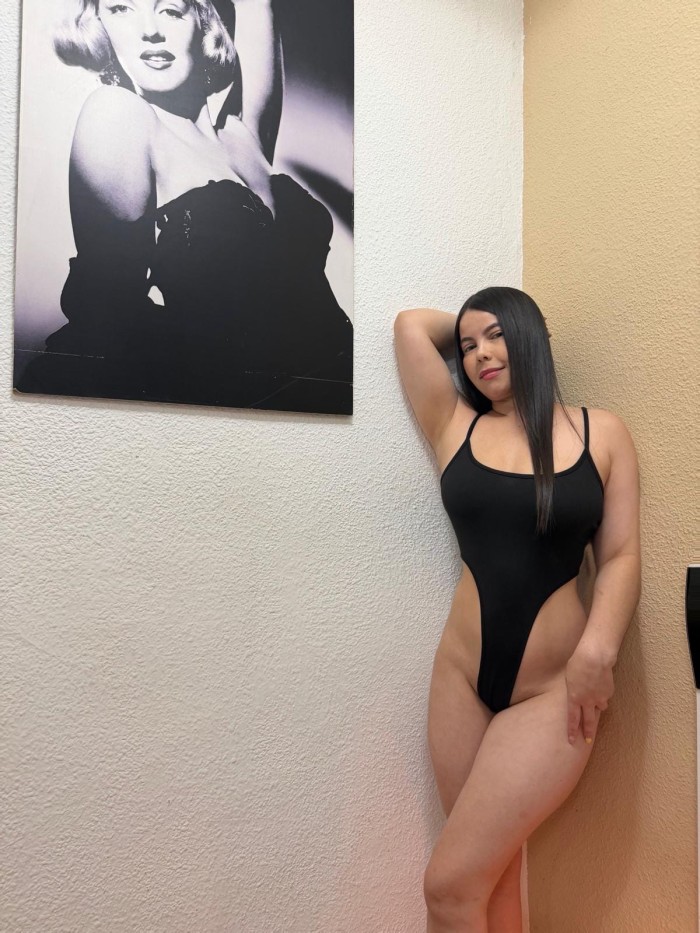 CURVAS DE INFARTO BELLEZA Y SENSUALIDAD EN JÁVEA