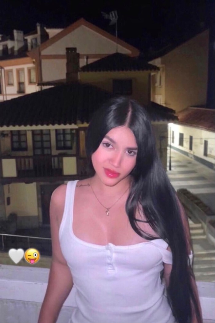 NICOL NOVEDAD JOVENCITA ARDIENTE FIESTERA 24/7 Vilagarcía de Arousa