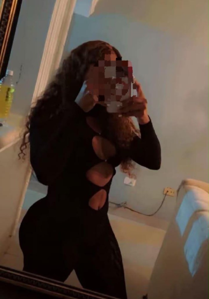 MUJER LUJURIOSA FIESTERA CON GANAS DE SEXO A FULL