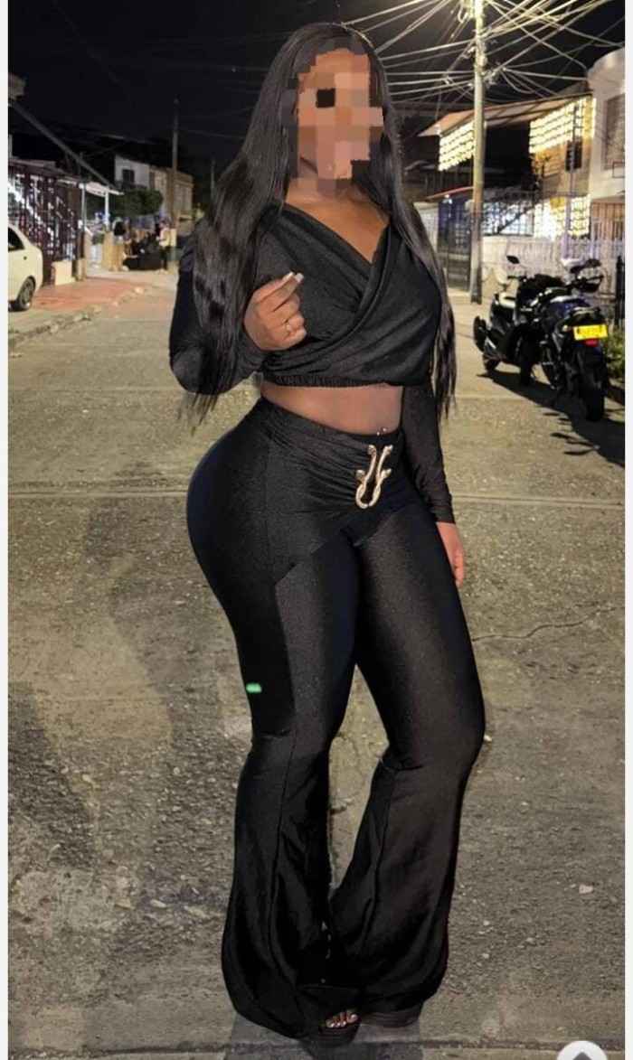 MUJER LUJURIOSA FIESTERA CON GANAS DE SEXO A FULL
