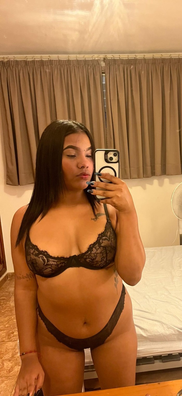 VEN Y COGEME MUY DURO ESTOY ESPERANDOTE