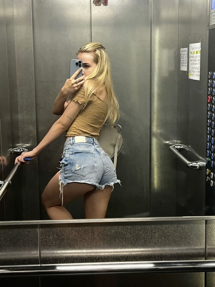 Rubia caliente