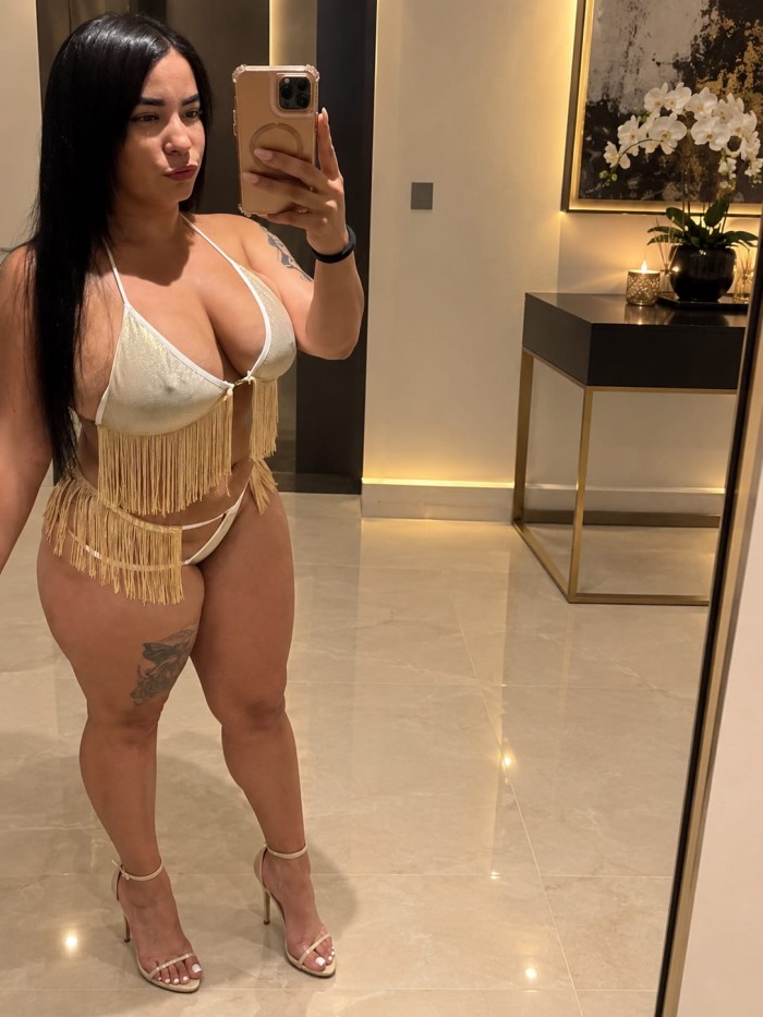 Latina cachonda con ganas de pasarlo bien, llámame