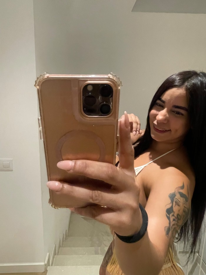 Latina cachonda con ganas de pasarlo bien, llámame