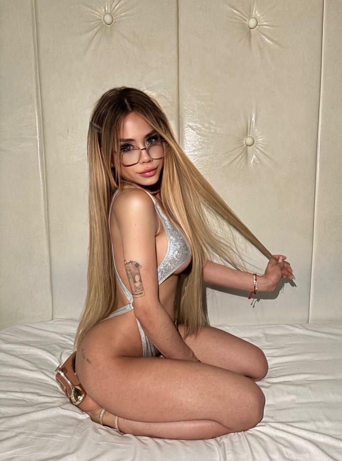 sexy trans jovencita y cumple fantasias