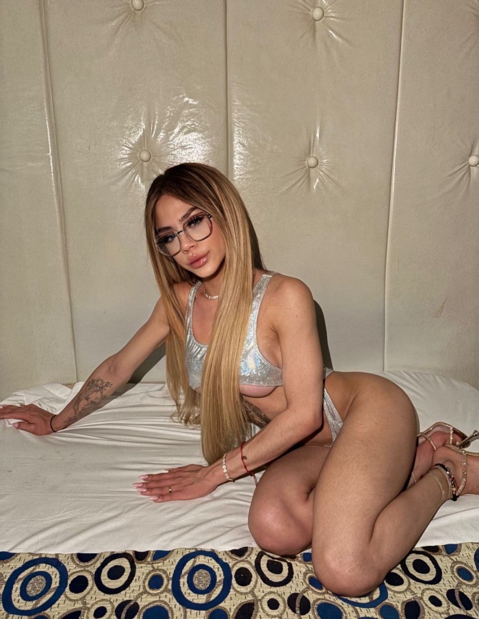 sexy trans jovencita y cumple fantasias