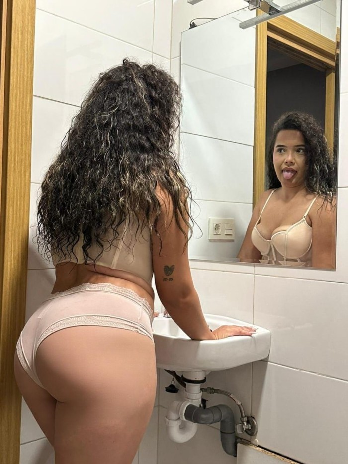 DELICIOSA EXQUISITA ARDIENTE DESEOSA DE PLACER