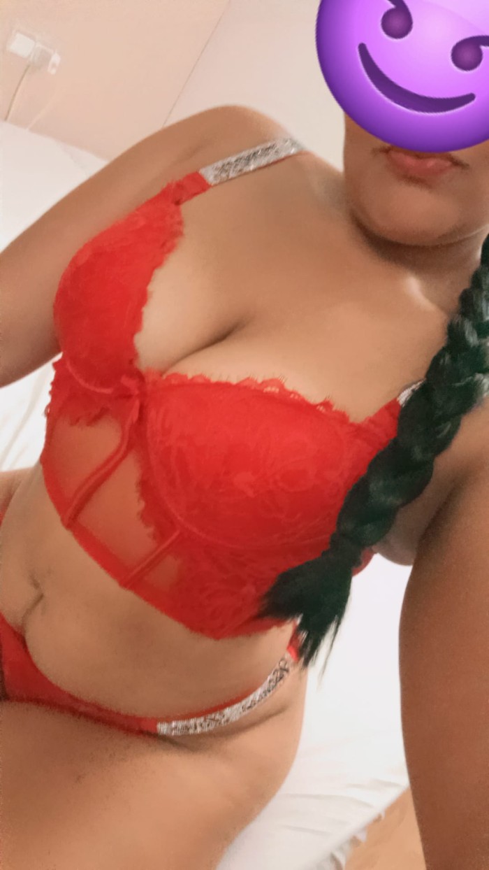 JOVENCITA FIESTERA, IMPLICADA MUY COMPLETA… 24H