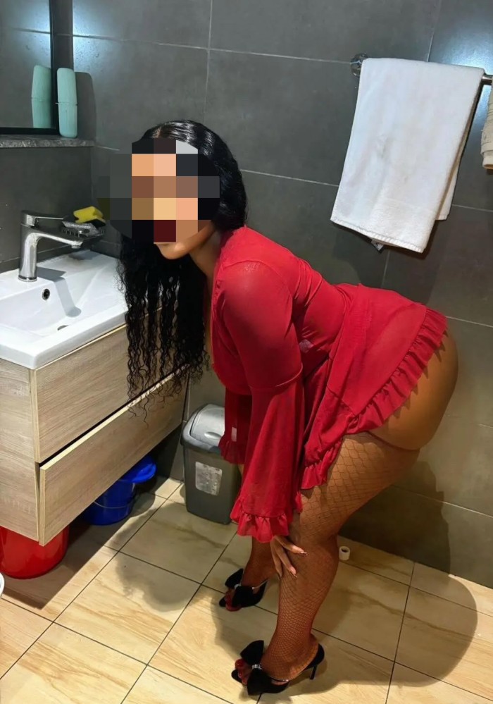 PAMELA HAGO GRIEGO BESOS CON LENGUA EN VIC 24H