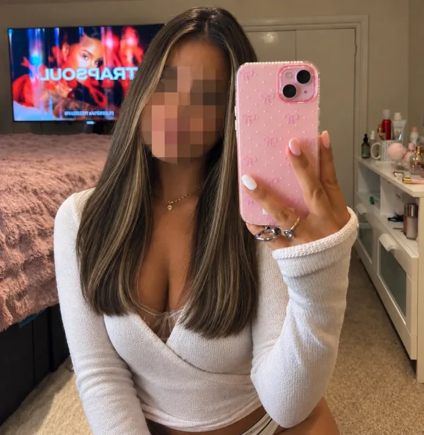 Linda colombiana en TORREVIEJA disponible para SALIDAS Y PISO DISPONIBLE
