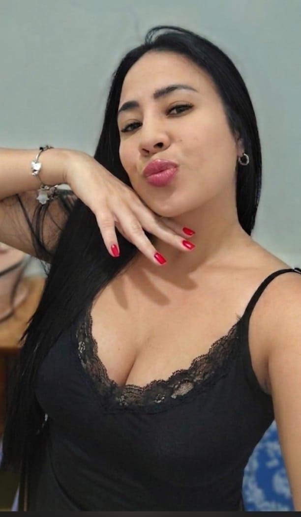E ESTOY ESPERANDO BOMBON ESTOY CACHONDA
