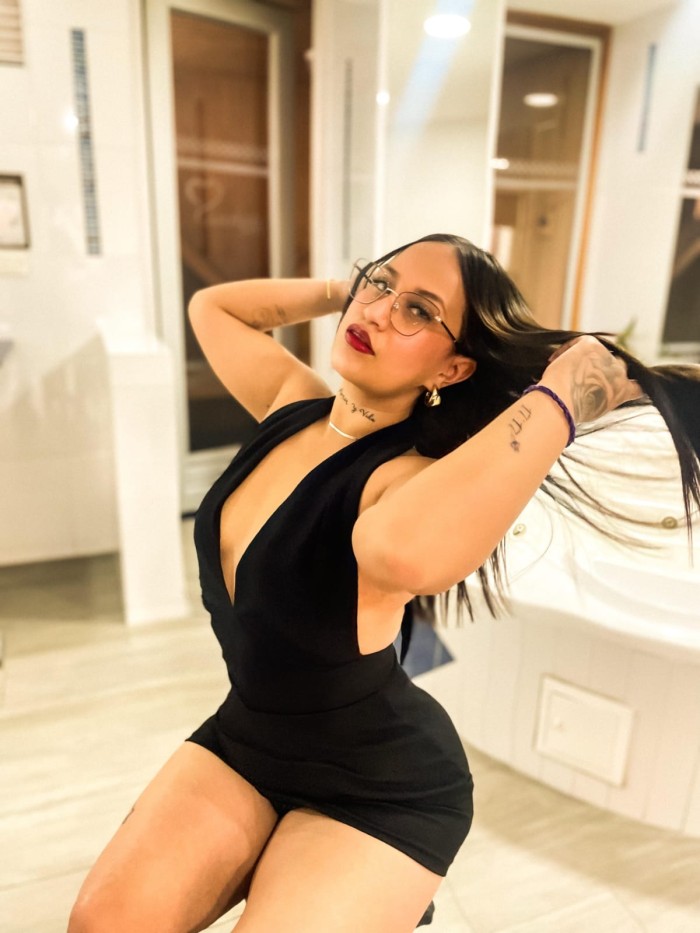 VEN ABRE MI VAGINA Y METE TU LENGUA TE DOY LA LECH