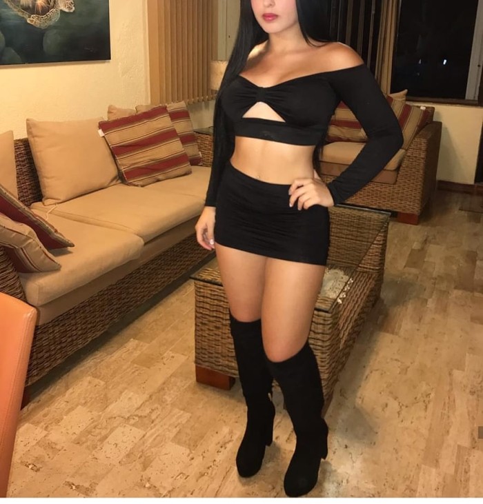 UNA CHICA AVENTURERA A LA QUE LE GUSTA COMPLACER