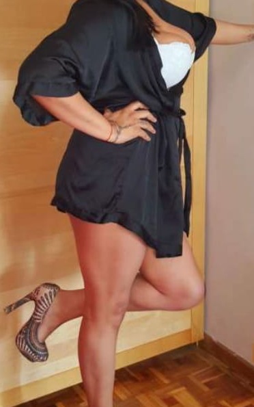 ELENA BELLEZA QUE ATRAPA EN SANXENXO