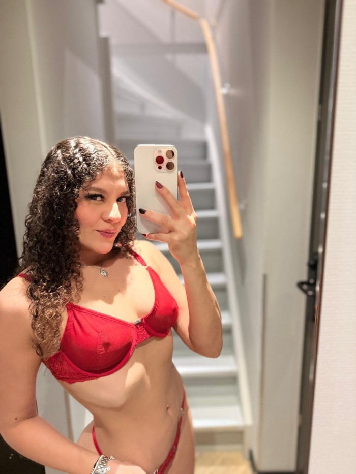 SOY CHICA CARISMÁTICA APASIONADA Y MUY SENSUAL