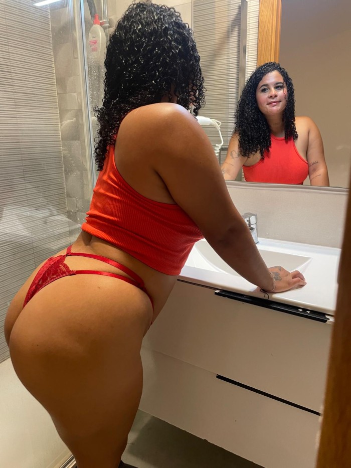 IMPLICADA CCHONDA MORBOSA MUY COMPLETA