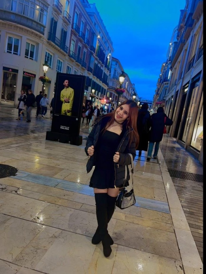 TU NIÑA CALIENTE COMPLETA INDEPENDIENTE EN MALAGA