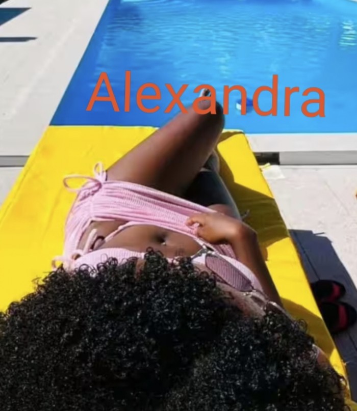 UNA MORENA SENSUAL E INOLVIDABLE