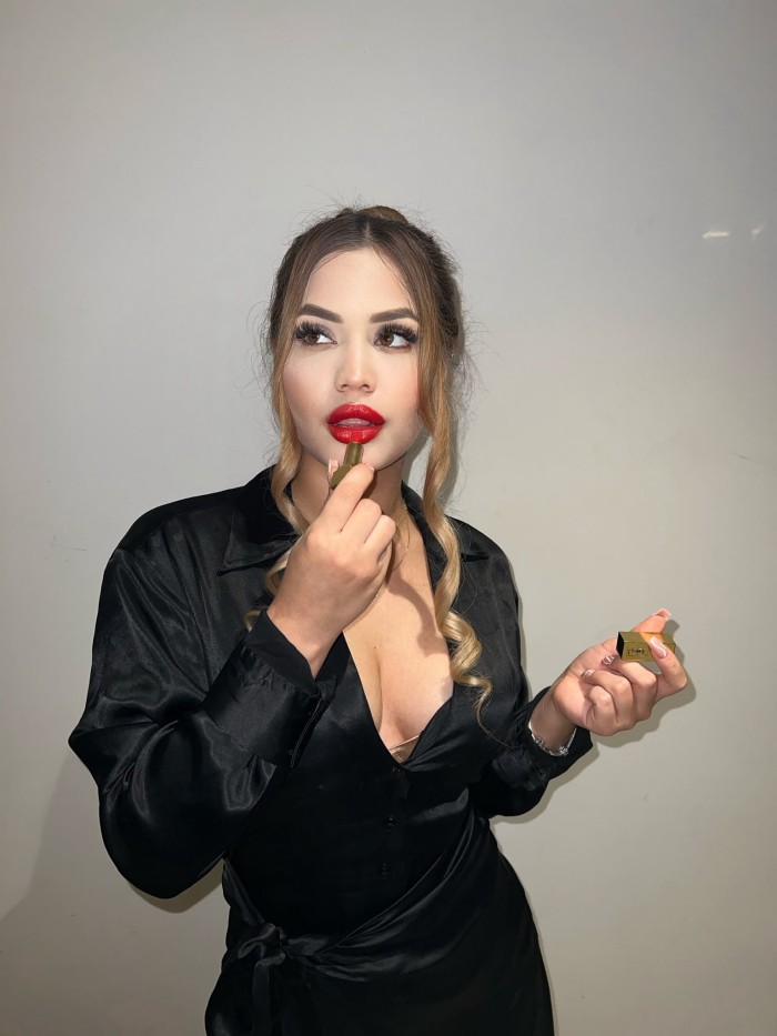 SOY LAURA, BRASILEÑA CALUROSA ESPERANDO POR TI