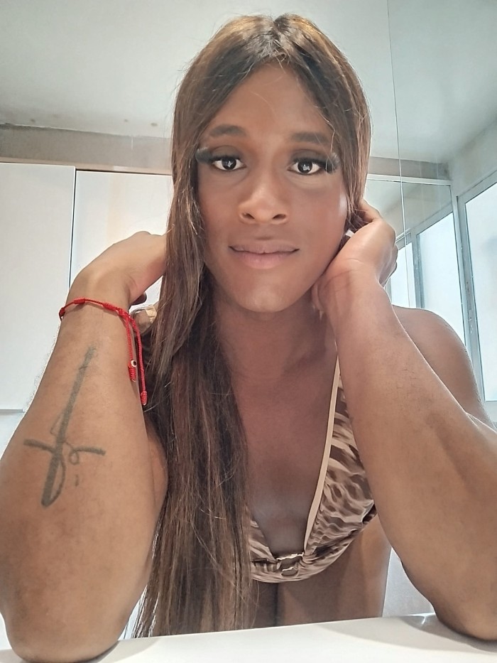 TRANS COMPLACIENTE DISPUESTA AL PLACER FIESTERA A