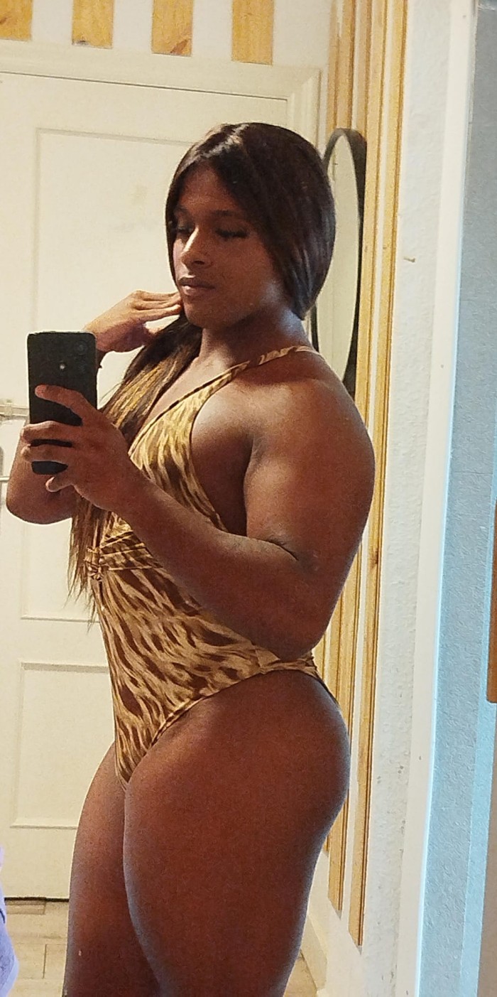 TRANS COMPLACIENTE DISPUESTA AL PLACER FIESTERA A