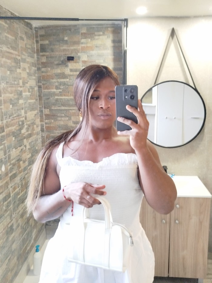 TRANS COMPLACIENTE DISPUESTA AL PLACER FIESTERA A