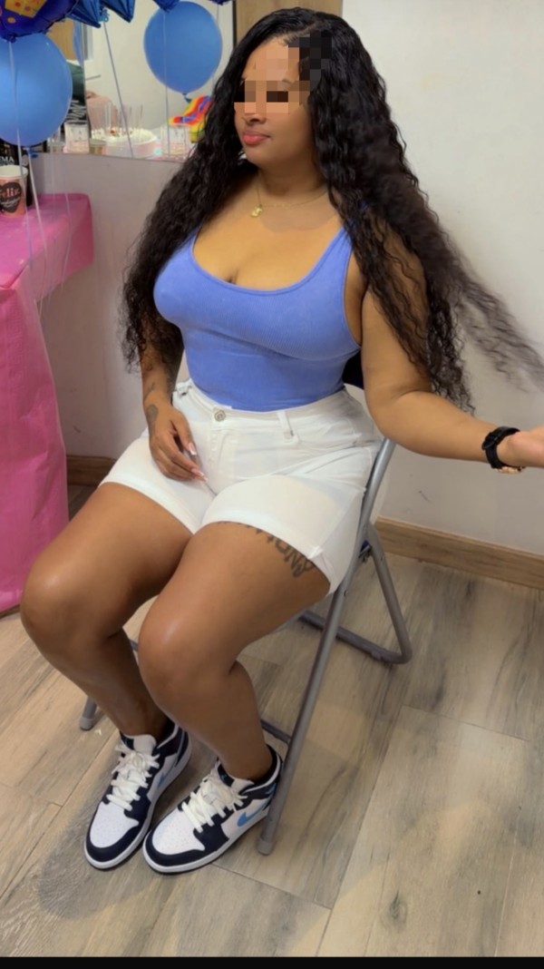Bomba latina caliente y estrechita  Samanta