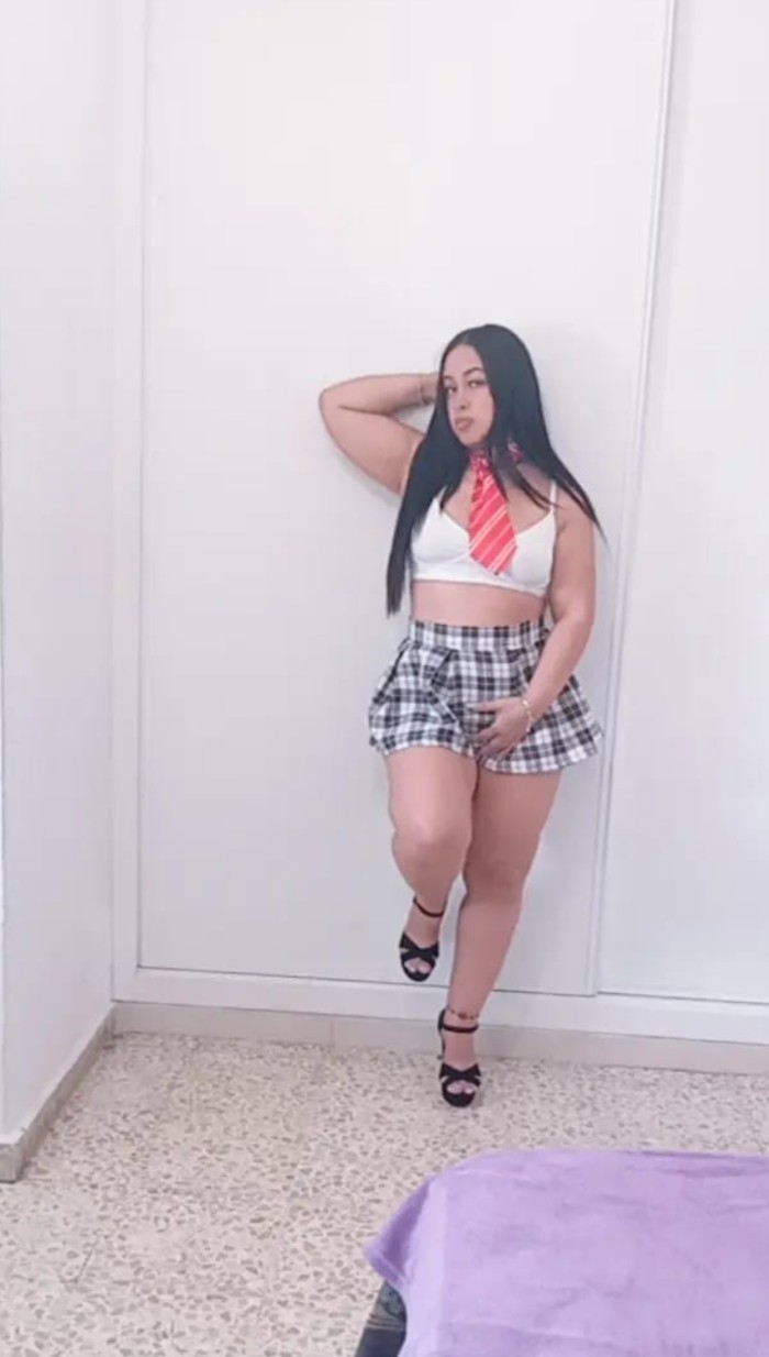 CHICA CALIENTE, FIESTERA Y MUY ATREVIDA ESTA NOCHE