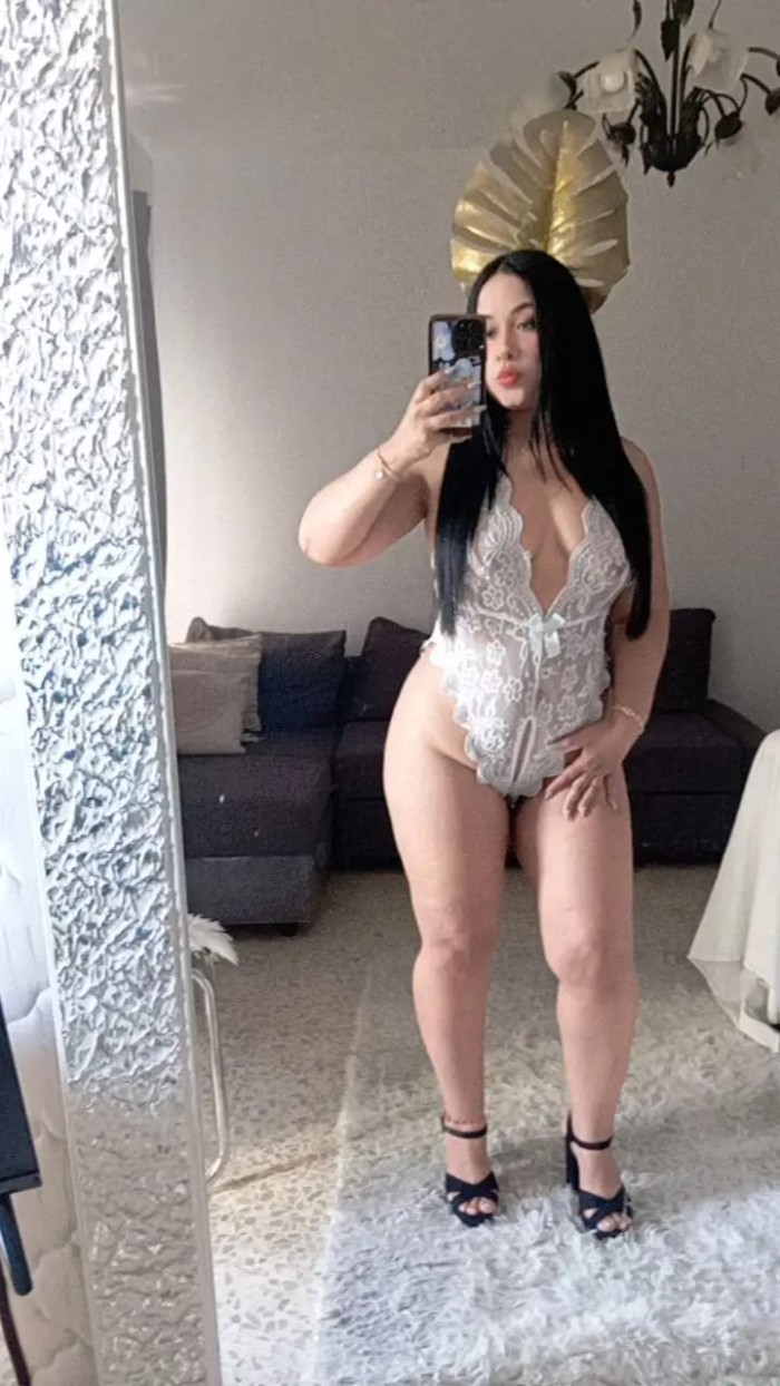 CHICA CALIENTE, FIESTERA Y MUY ATREVIDA ESTA NOCHE