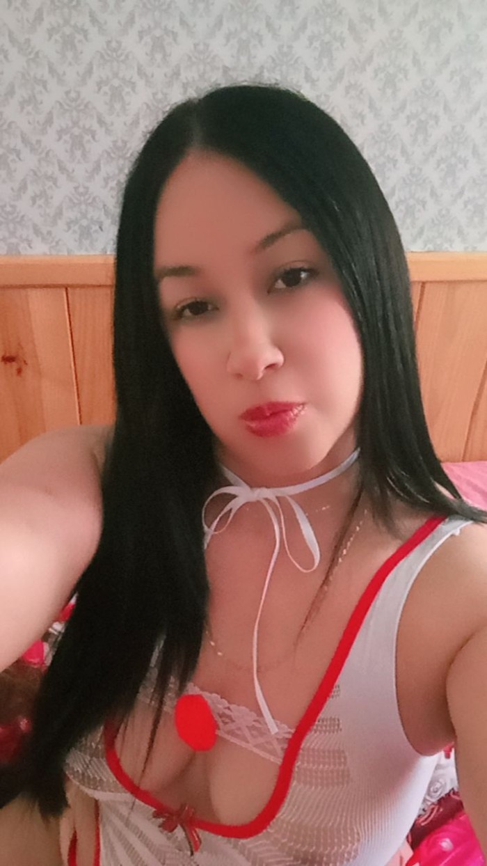 CHICA CALIENTE, FIESTERA Y MUY ATREVIDA ESTA NOCHE