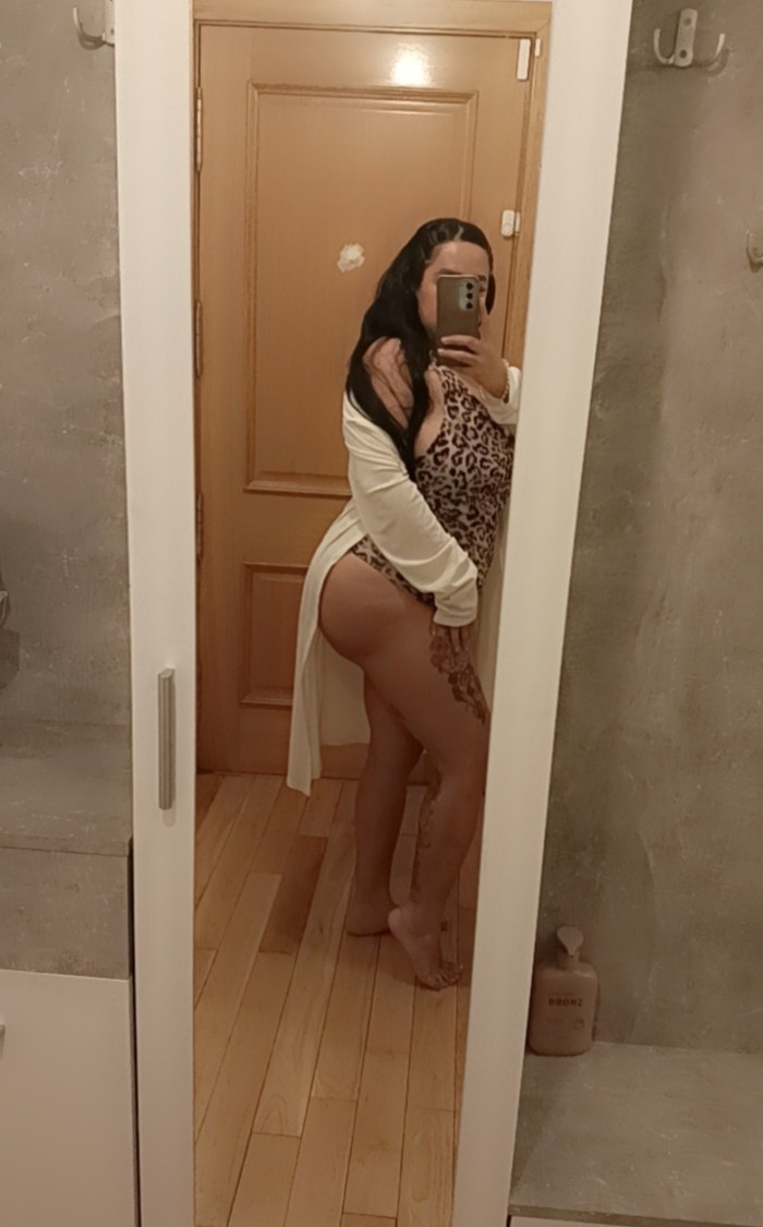 Colombiana tatuada muy completa en SESEÑA