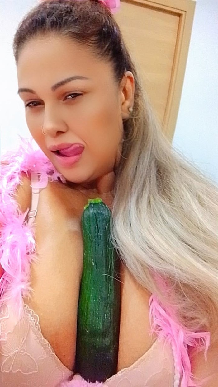 CRISTINA BRASILEÑA PECHUGONA CURVY