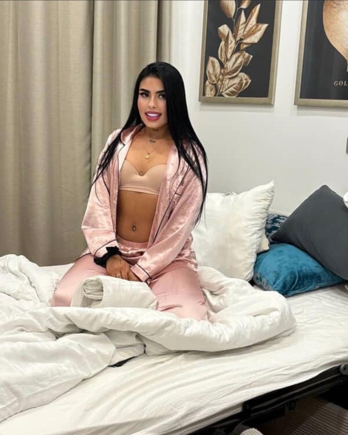 Cloe guapa simpática muy completa