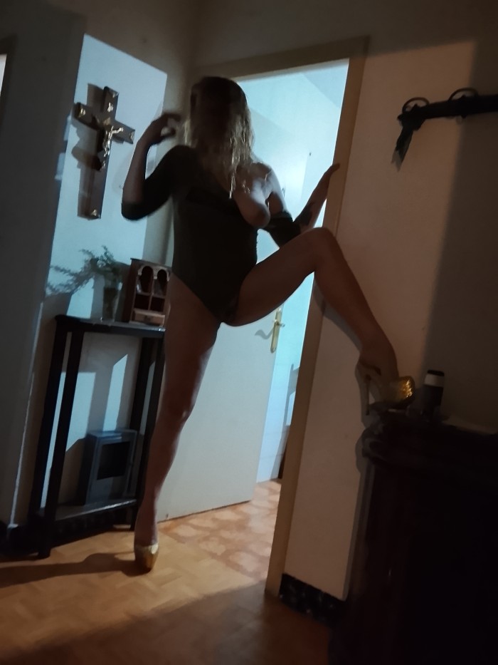 METE TU LENGUA EN MI COÑITO JUGOSO