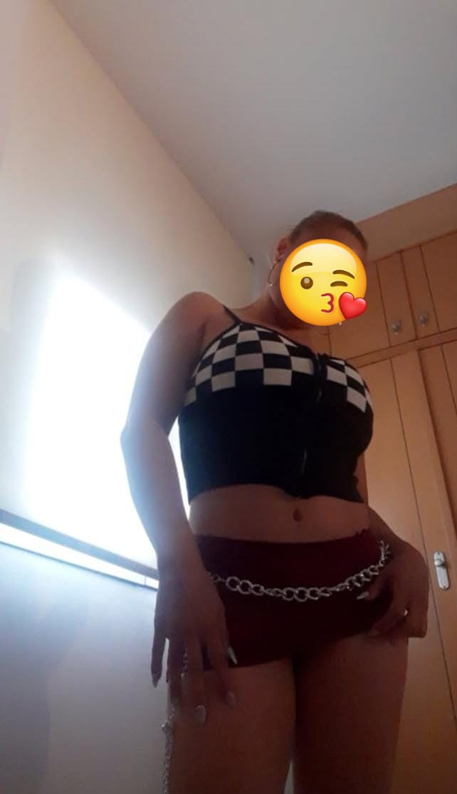 RUBIA HERMOSA FIESTERA SENSUAL ARDIENTE