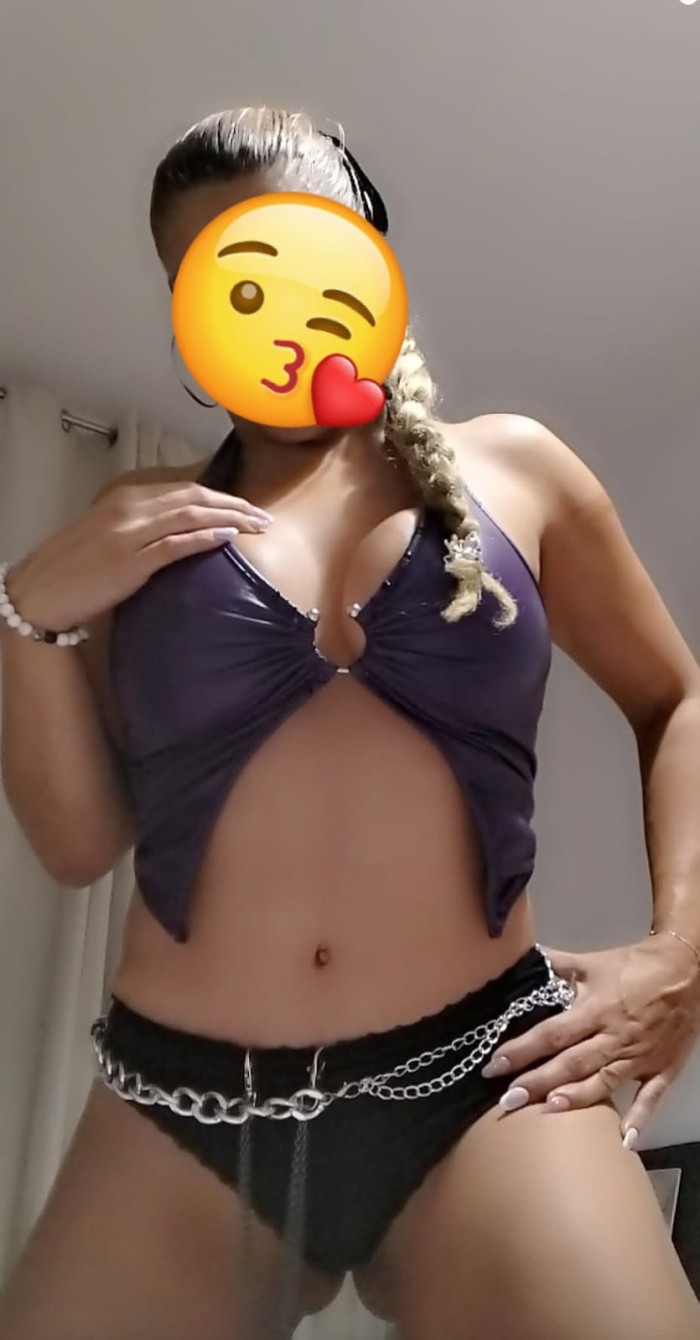 RUBIA HERMOSA FIESTERA SENSUAL ARDIENTE