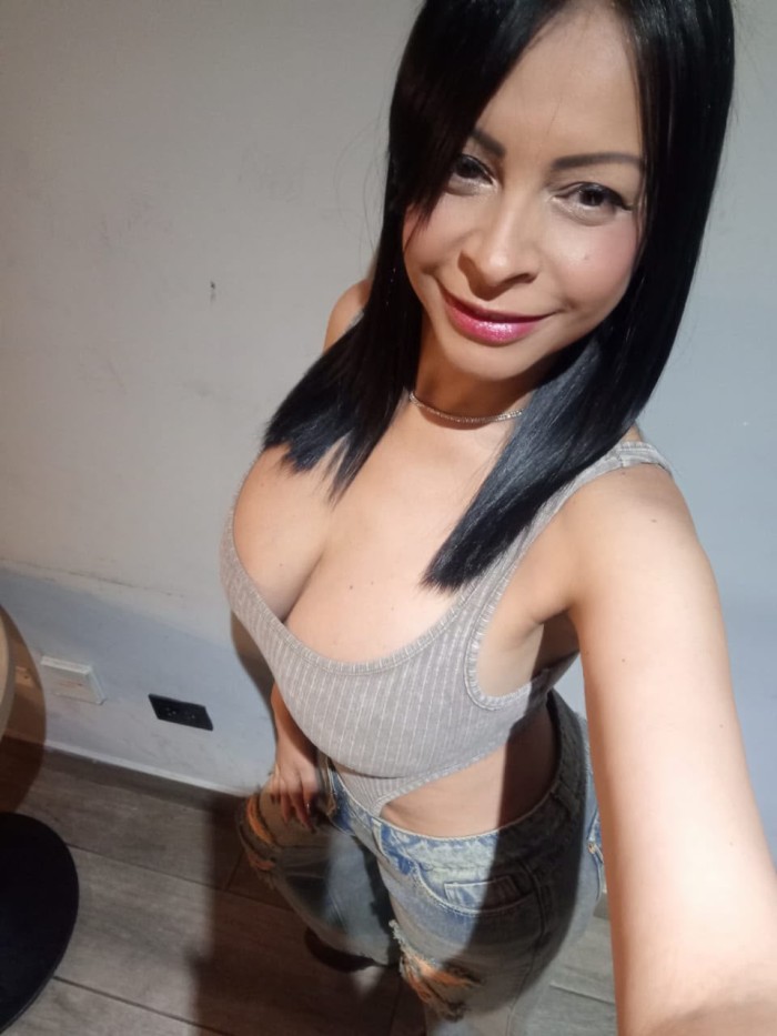 AMIGAS ARDIENTES FIESTERAS EN TETUAN